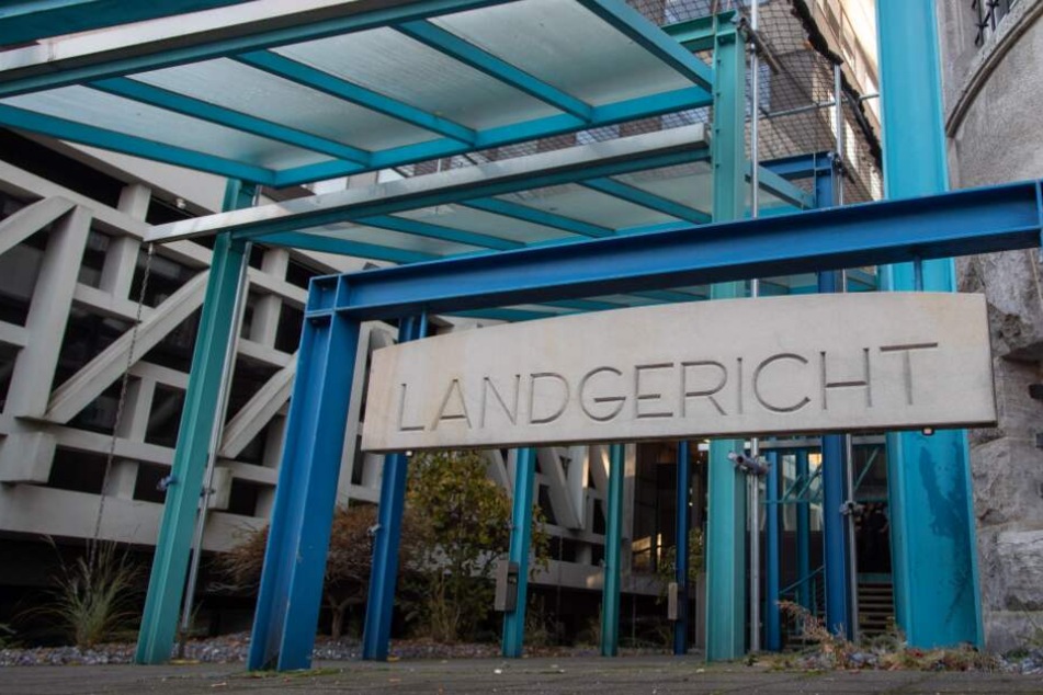 Das Bielefelder Landgericht verurteilte den Mann zu einer lebenslangen Haftstrafe.