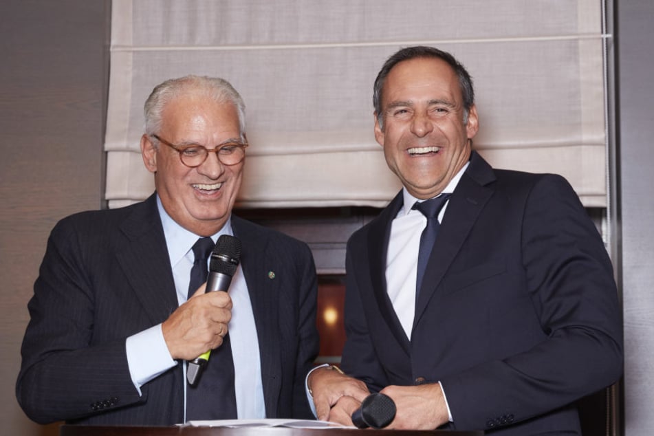 Arturo Prisco (l.) übergibt sein Hotel an Rupert Simoner (r.) von der
österreichischen Hotelkette "Vienna House“.