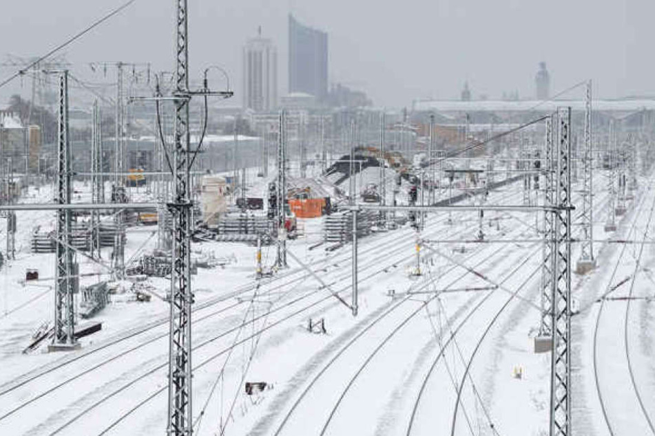 Am Samstag ging am Leipziger Hauptbahnhof wegen ergiebiger Schneefälle nichts mehr.