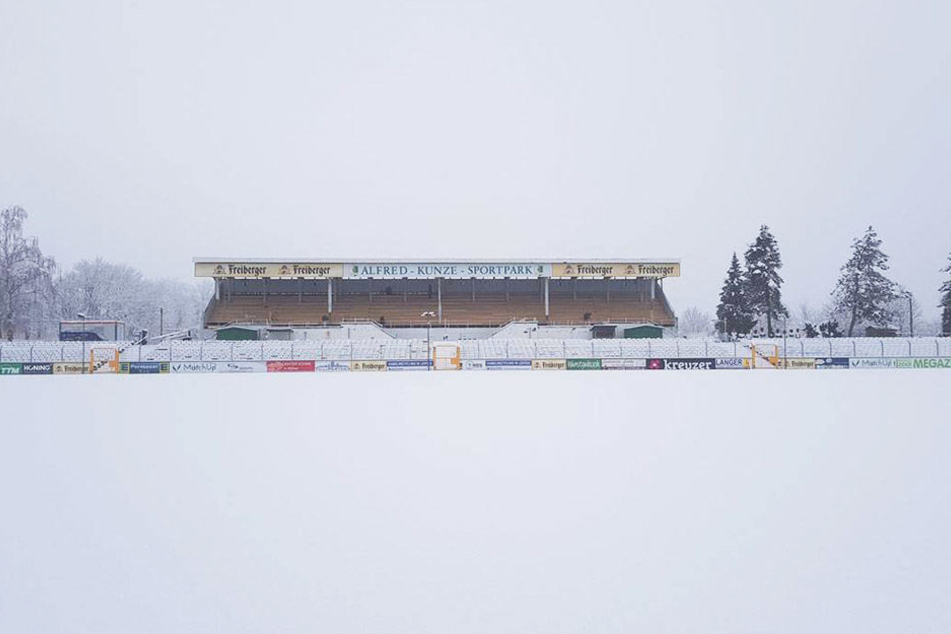 Noch bis vor kurzem glich der Alfred-Kunze-SPortpark einer weißen Winterlandschaft.