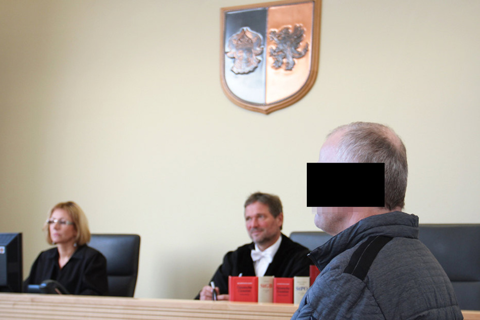 Angeklagter Michael M. (57) vor Gericht. Das Urteil lautete auf ein Jahr Haft
auf Bewährung.