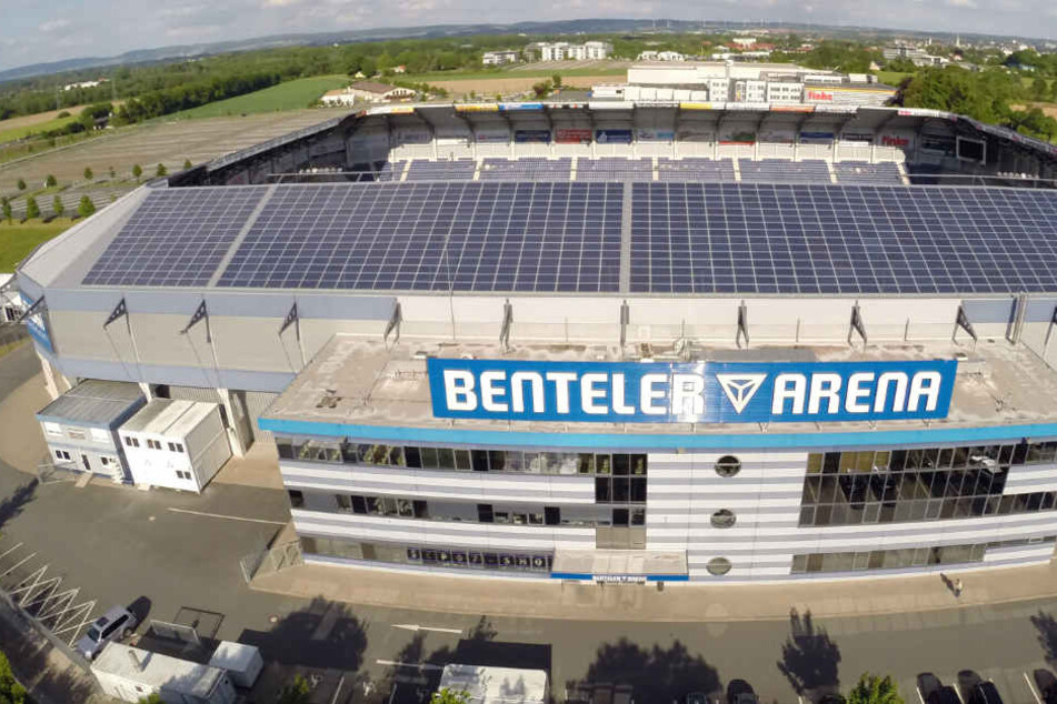 In der Benteler-Arena kann ab Samstag kontakt- und bargeldlos bezahlt werden.