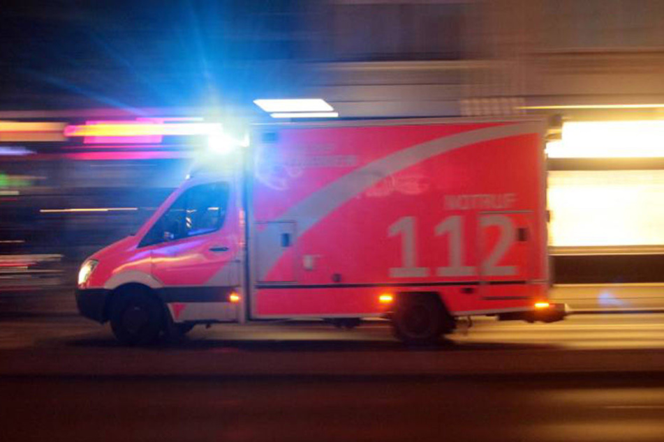 Der Junge wurde in ein nahegelegenes Krankenhaus gebracht. (Symbolbild)