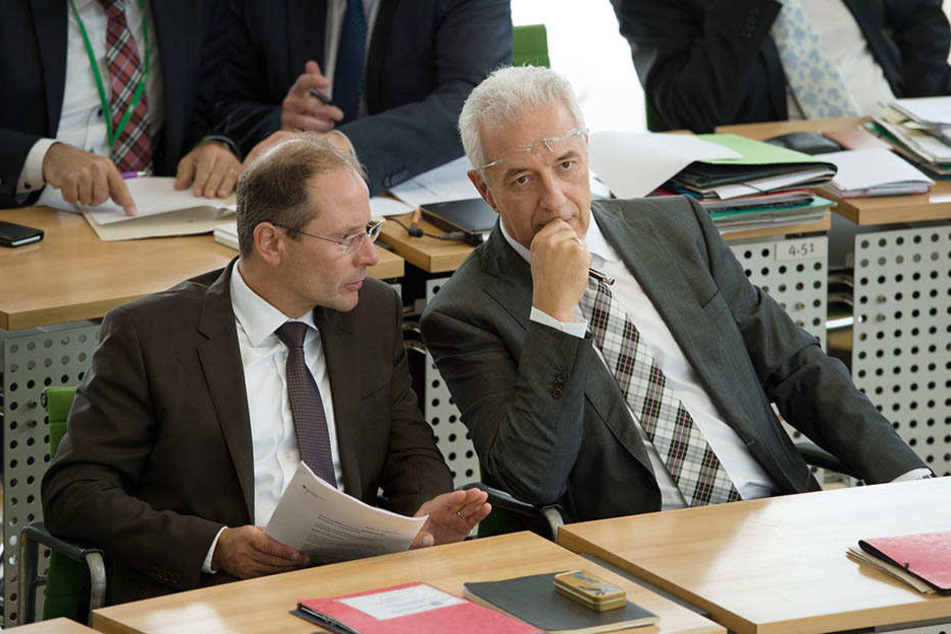 Innenminister Markus Ulbig und Ministerpräsident Stanislaw Tillich: Ihre Polizei-Strategie hatte Jung wiederholt kritisiert.