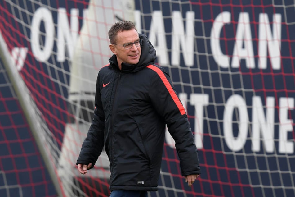 Laut Sportdirektor Ralf Rangnick denkt RB Leipzig darüber nach, nur noch im Sommer und Winter über Vertragsverlängerungen zu verhandeln. (Symbolbild)
