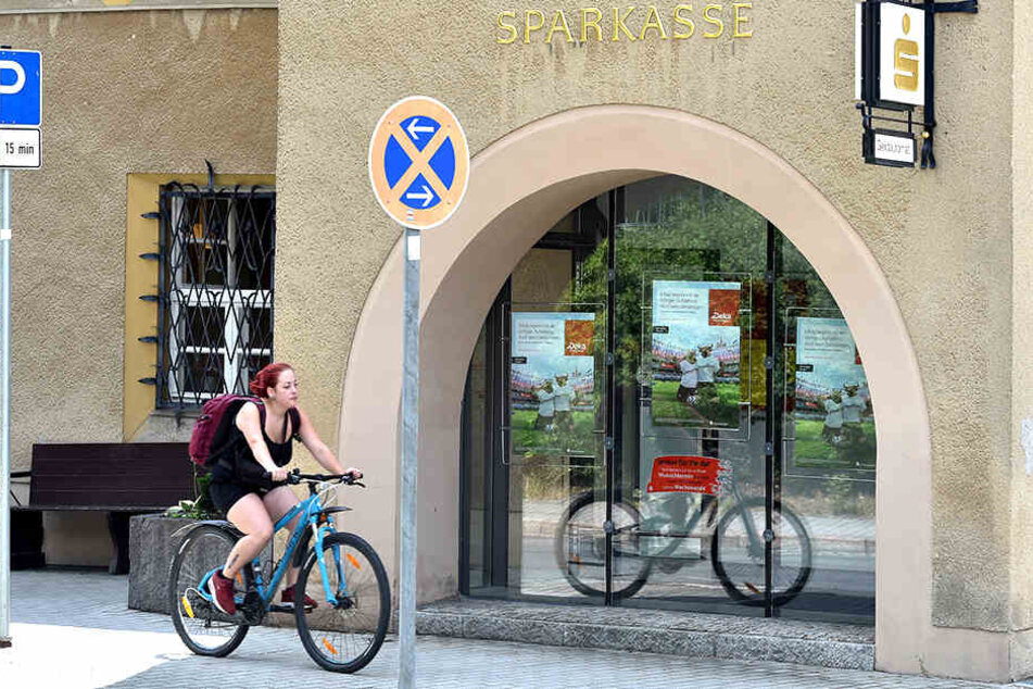 Die Sparkasse in Seifhennersdorf im Dreiländereck bietet jetzt einen neuen Service an.