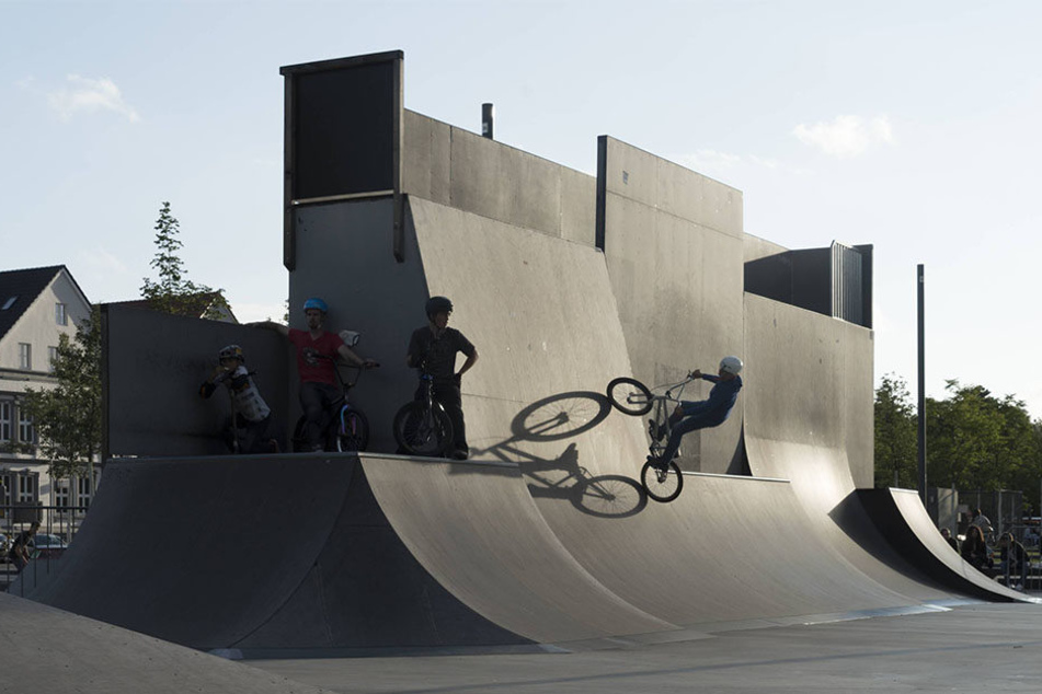 Fahrräder sind auf dem Kesselbrink sehr beliebt. Dort fahren die Biker gerne über die Halfpipes!