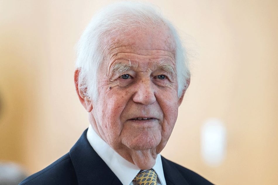 Kurt Biedenkopf (87, CDU) ist für die sächsische CDU eine Art Übervater. Gelegentlich meldet sich der Polit-Rentner mahnend zu Wort. Noch nie aber fiel seine Kritik so deutlich aus wie jetzt.