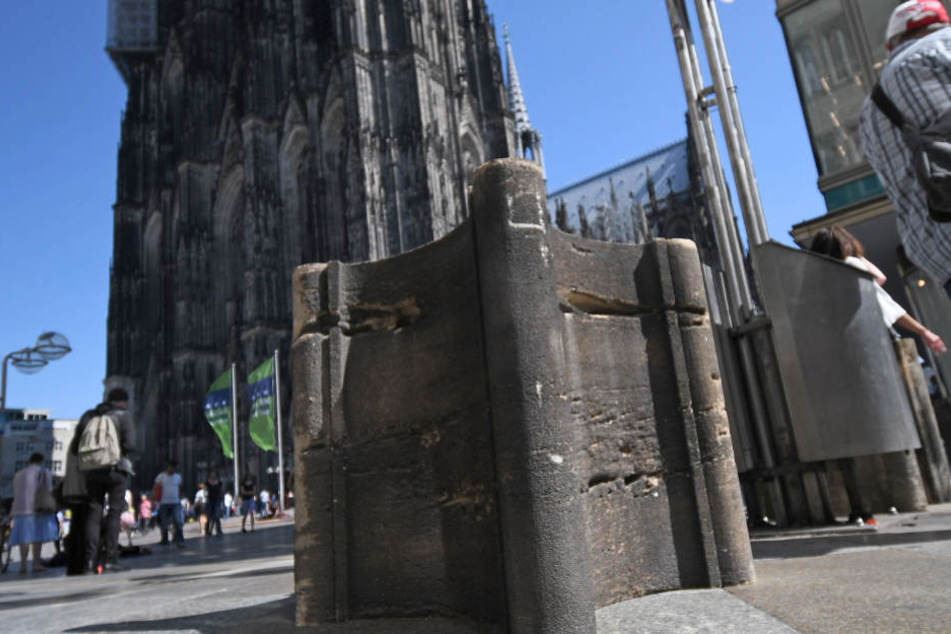 Die Steinpoller sollen mögliche Anschläge mit Lkw am Kölner Dom verhindern.