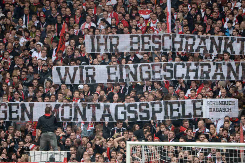 "Ihr Beschränkt. Wir eingeschränkt - Gegen Montagsspiele" - Stuttgarts Fanszene mit einer deutlichen Botschaft.