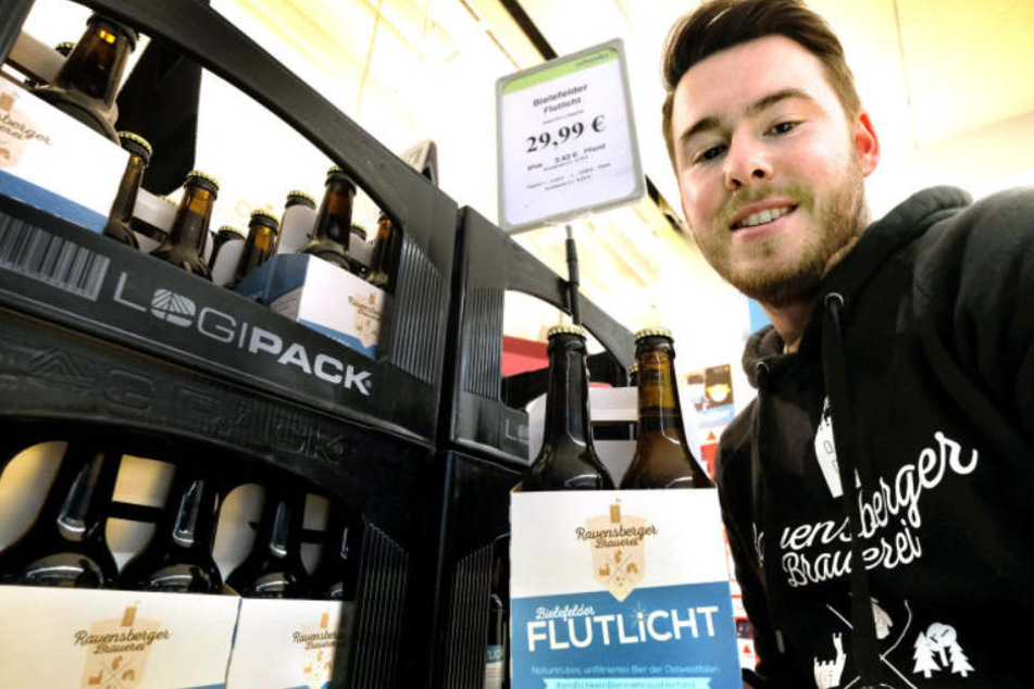 Mike Cacic reicht's! Er macht sein Flutlicht zum Black Label. So wie hier wird es das Bier nicht mehr zu sehen geben.