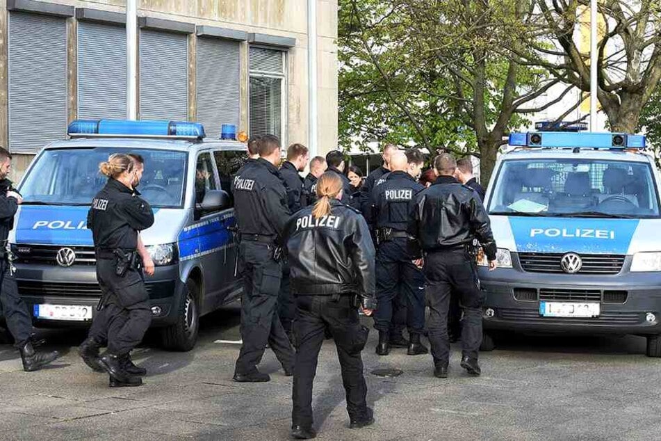 Ungefähr 40 Clan-Mitglieder sollen vor Ort gewesen sein (Symbolbild).