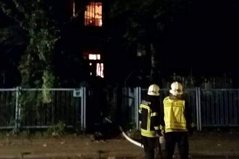 Aufgrund von Einsturzgefahr konnte die Feuerwehr die Flammen nur von außen löschen.