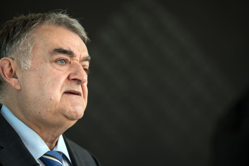 Herbert Reul ist als NRW-Innenminister zu Gast bei "Hart aber fair".
