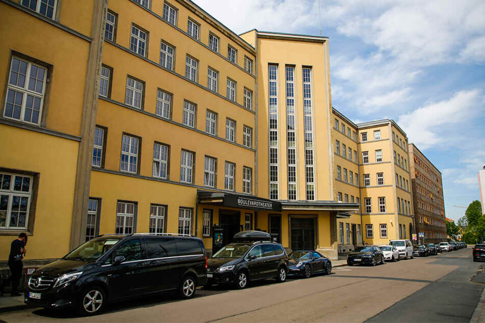 Das Boulevard-Theater wurde von Tresor-Knackern heimgesucht.