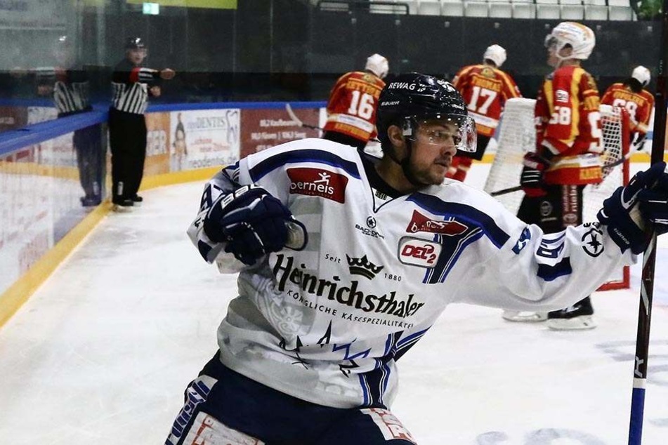 Mike Glemser freut sich über das 1:0 in Kaufbeuren.