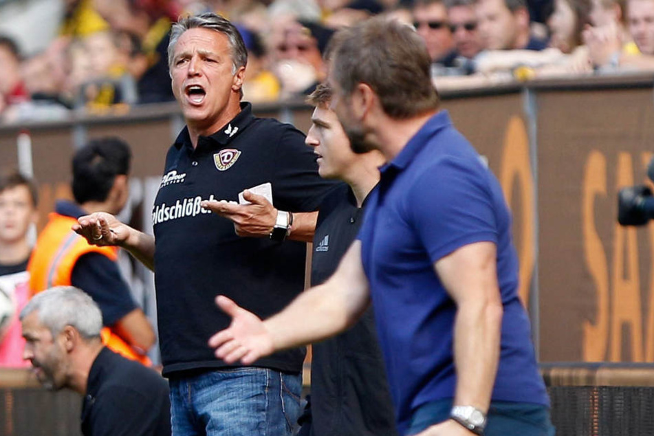 "Duell“ an der Seitenlinie: Dynamo-Trainer Uwe Neuhaus (l. ) und
Kickers-Coach Bernd Hollerbach (r.).