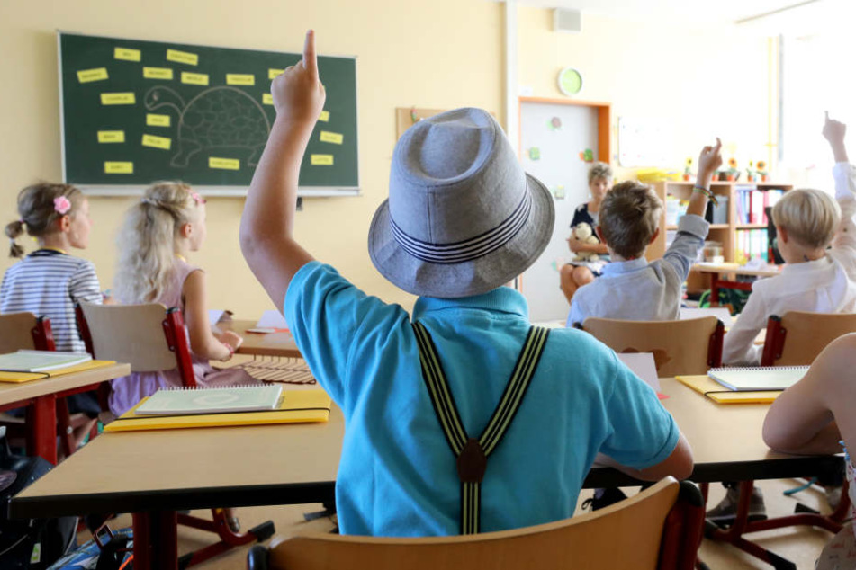 Immer wieder müssen Lehrer Überstunden machen. (Symbolbild)