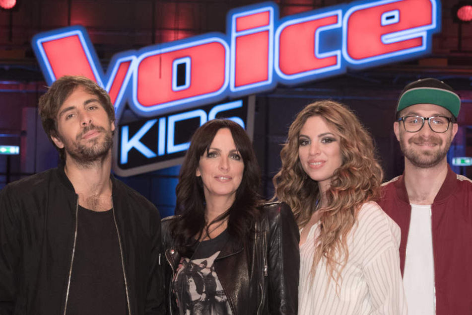 Die Coaches von "The Voice Kids", Mark Forster (l-r), Nena, Larissa und Max Giesinger lassen sich bei Dreharbieten in Berlin fotografieren.