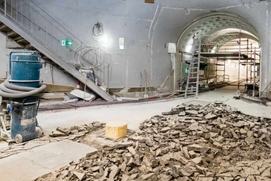 Der Alte Elbtunnel gleicht derzeit einer Baustelle.