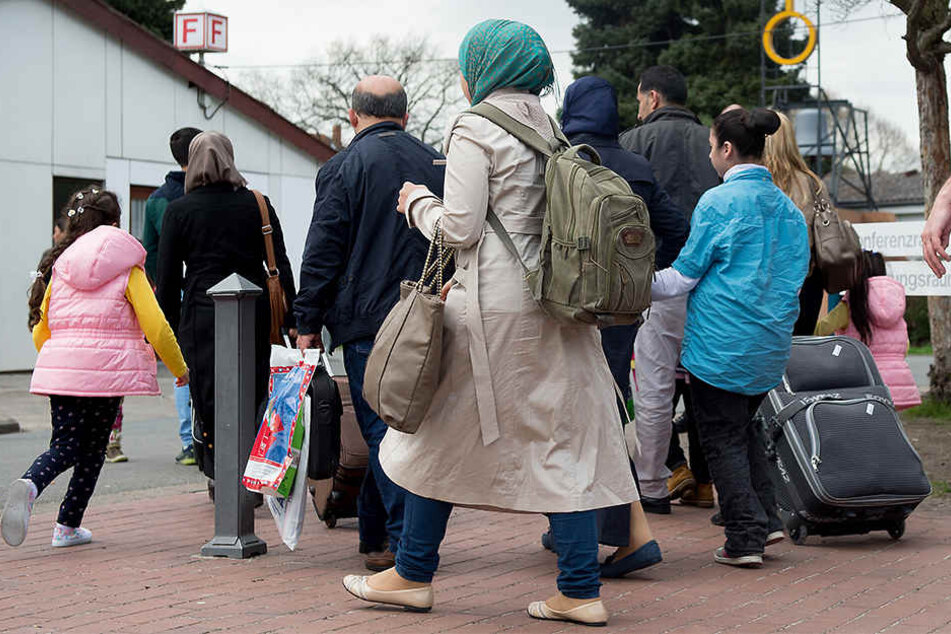 Syrische Flüchtlinge kommen in das Grenzdurchgangslager Friedland.