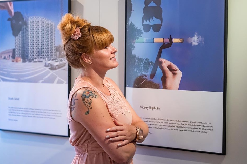 Das ist doch unser Lulatsch! Sindy Springer (29) betrachtet Rich McCor's Kunstwerke.