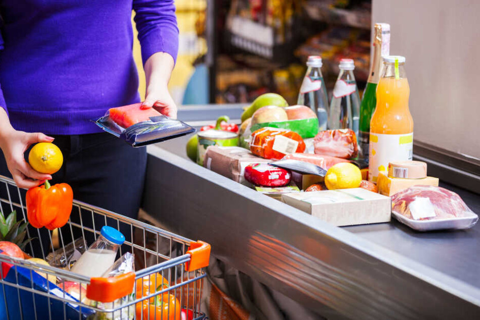 Die Preise purzeln momentan, weil Aldi, Lidl und Co. sich einen Preiskampf leisten.