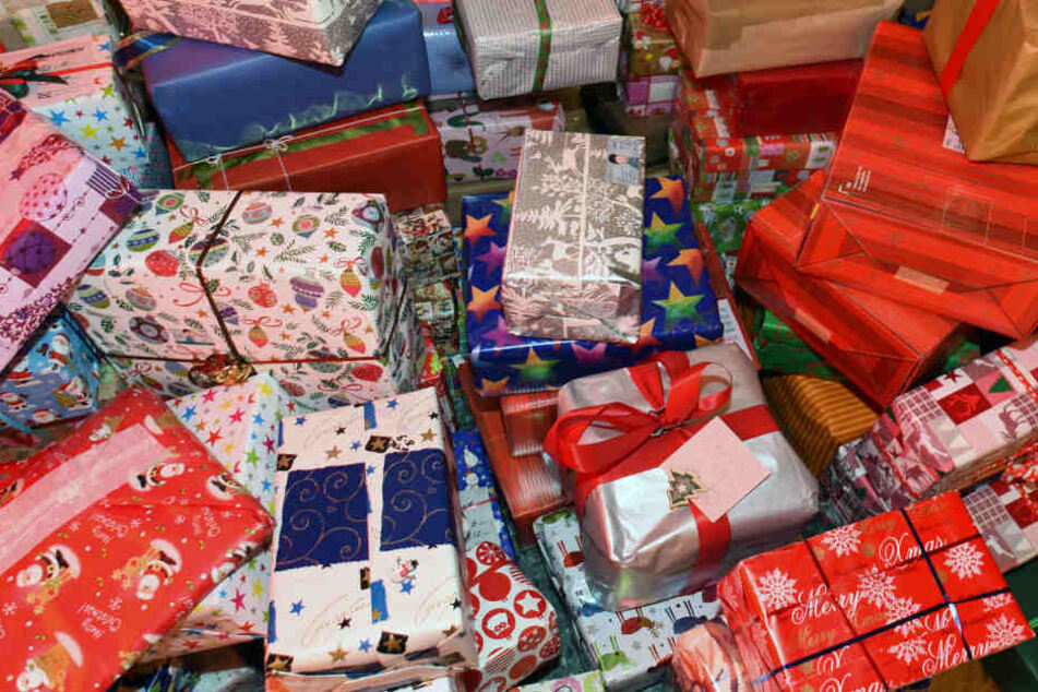 Selbstgebastelt und liebevoll dekoriert waren die Weihnachtsartikel der Schüler. Der Erlös sollte einem guten Zweck zukommen. (Symbolbild)