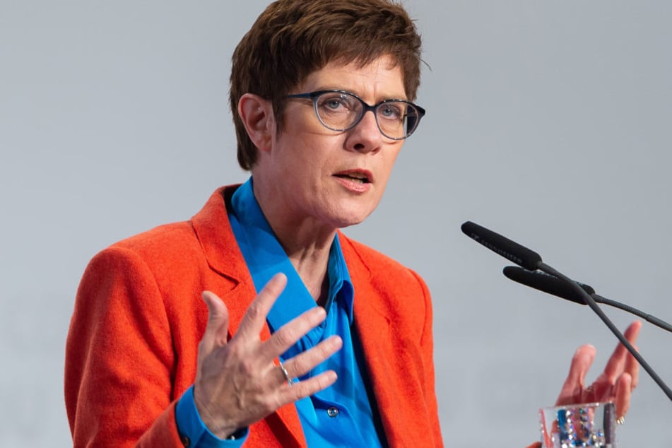 Annegret Kramp-Karrenbauer (56) liegt laut RTL/n-tv-Trendbarometer derzeit im Rennen um den CDU-Vorsitz vorne.