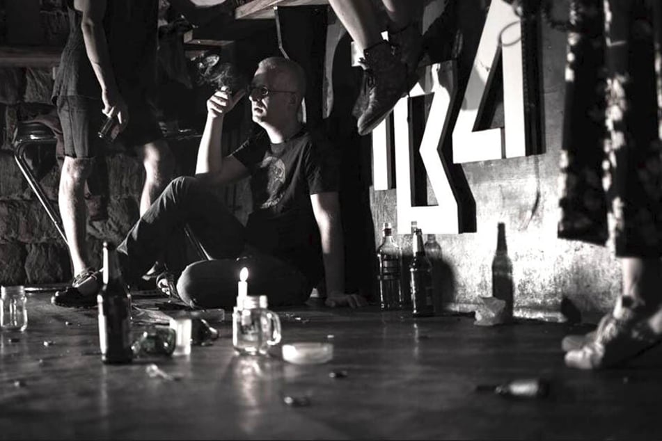 Der Clubbesitzer am Boden. Das TBA in Dresden macht zu.