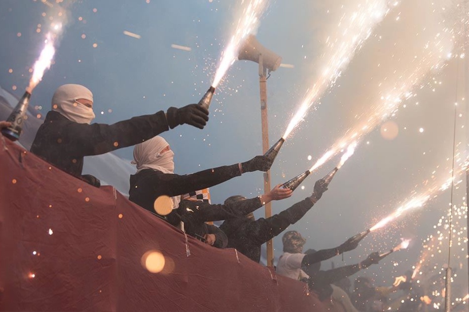 Die Fans von Dynamo Dresden zündeten vor dem Spiel gegen den 1.FC Kaiserslautern Pyrotechnik.