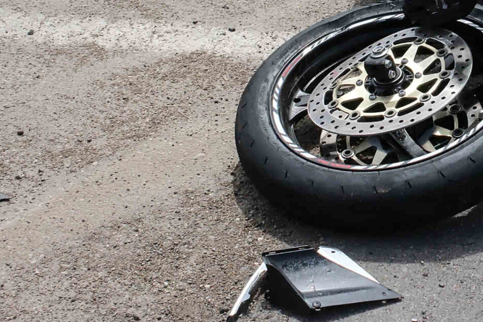 Eine Bikerin aus Düsseldorf starb bei dem Unfall. (Symbolbild)