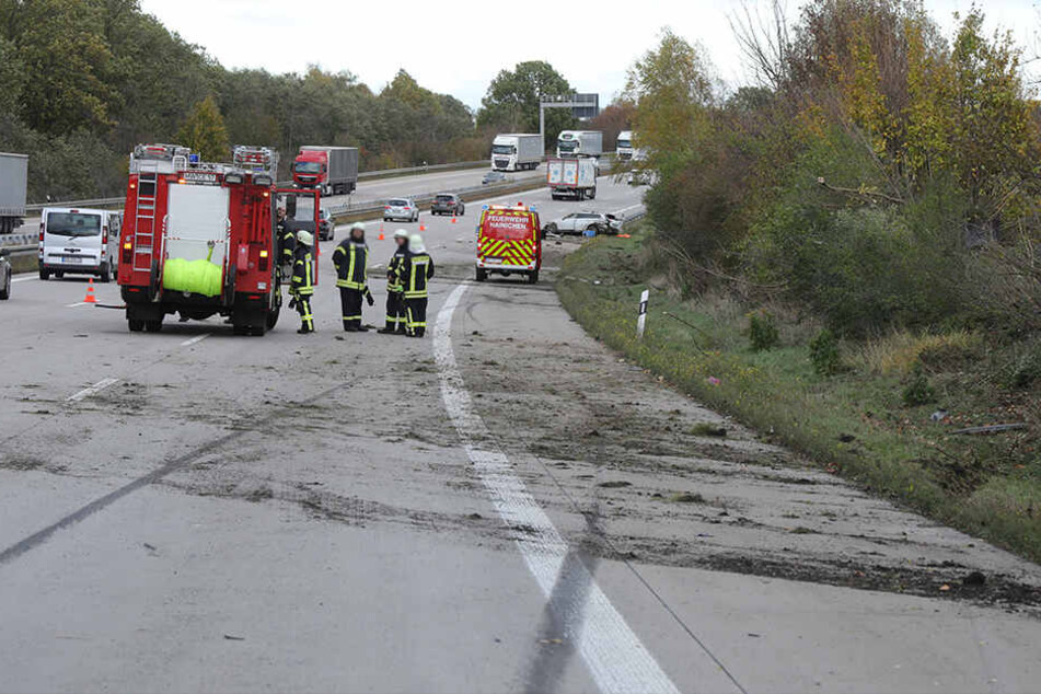 Nach dem Unfall mussten zeitweise zwei Fahrstreifen der A4 gesperrt werden.