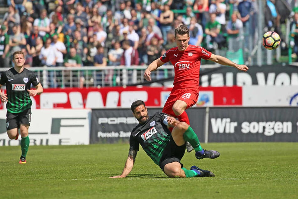 Nils Miatke gegen den Münsteraner Adriano Grimaldi.