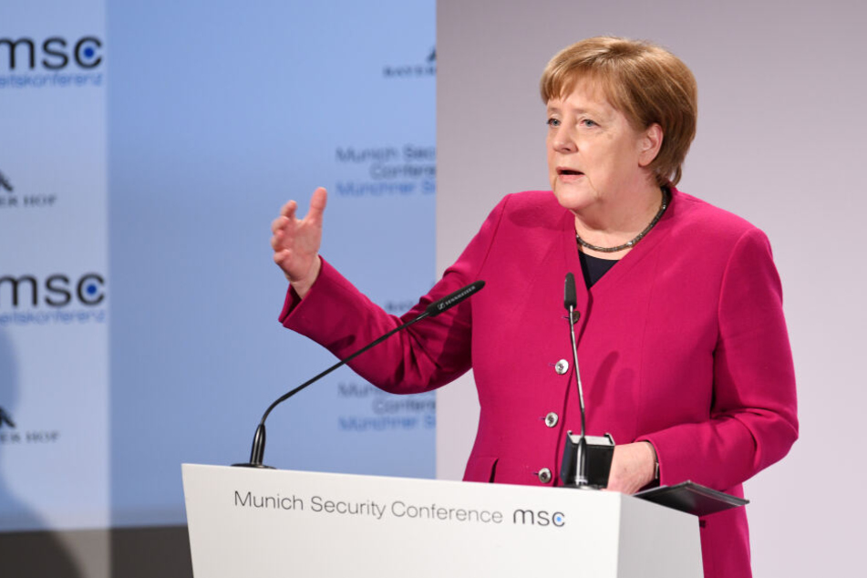 Bundeskanzlerin Angela Merkel (CDU) spricht am zweiten Tag der 55. Münchner Sicherheitskonferenz.