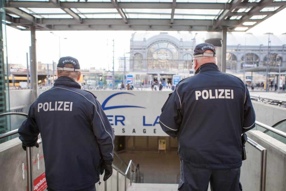 Gleich drei Personen nahm die Polizei am Hauptbahnhof fest.