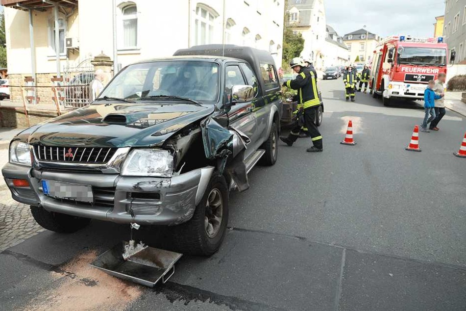 Der Mitsubishi wurde an der linken Seite beschädigt.