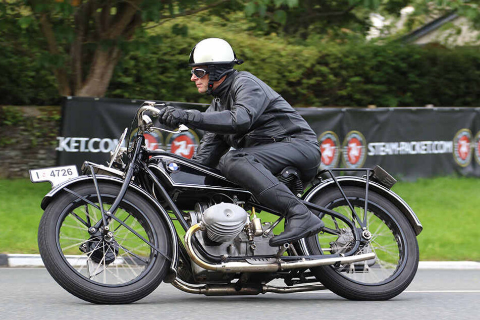 Mit seiner BMW R62, Baujahr 1928, war Peter Eifler am "Fabian"-Set.