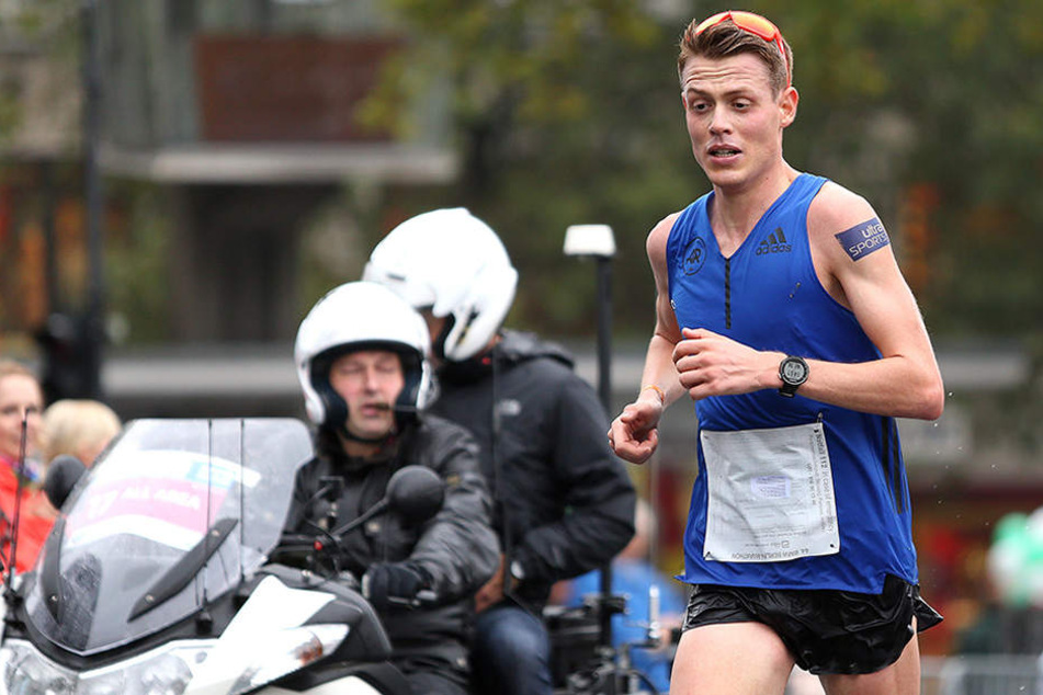 Der 30-jährige Clemens konnte Marathon-Läufer Philipp Pflieger womöglich vor einem schlimmeren Sturz bewahren.