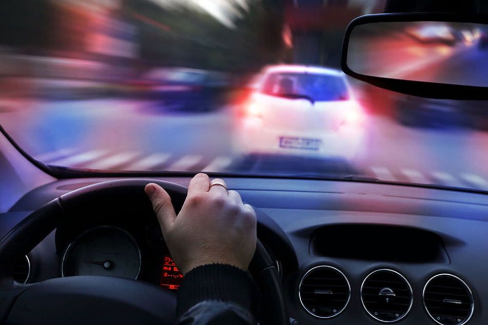 Der Autodieb ließ den Wagen nach kurzer Fahrt stehen und konnte fliehen. (Symboldbild)