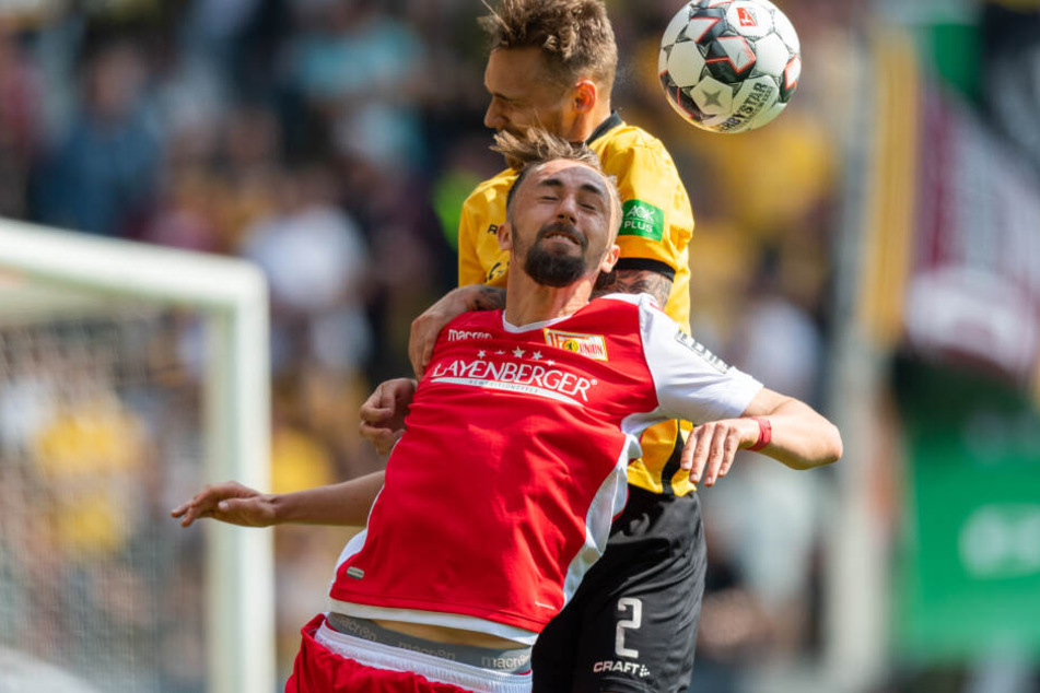 Dynamos Linus Wahlqvist im Kopfball-Duell gegen Unions Florian Hübner.