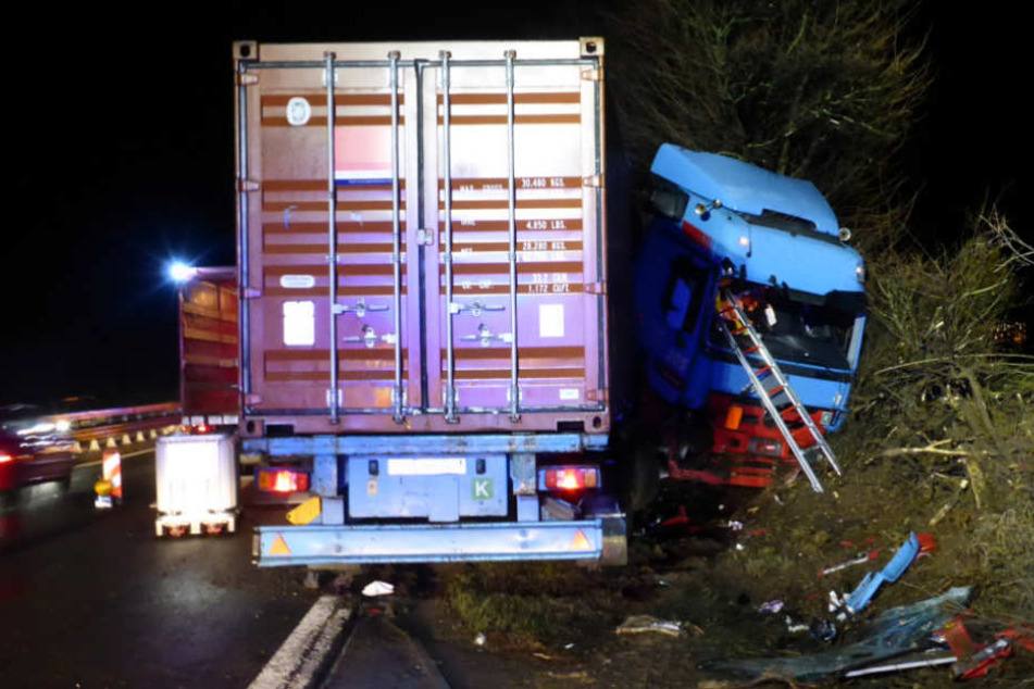 Auch der Kraftstofftank des Lastwagens wurde aufgerissen.