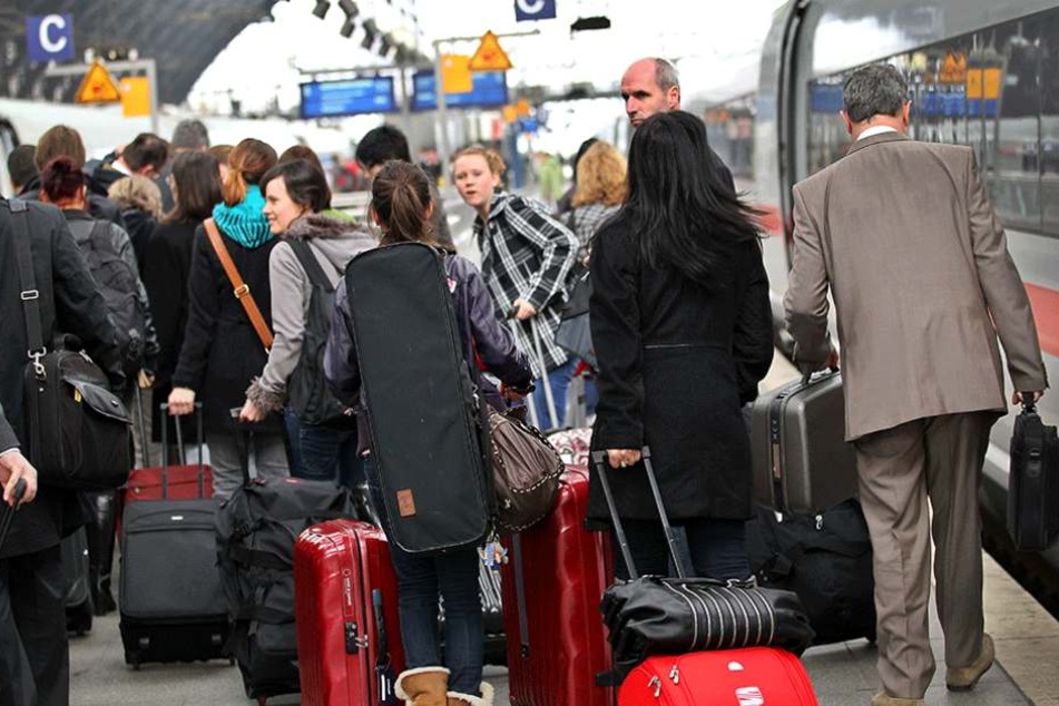 Professionelle Diebesbanden ziehen systematisch durch Züge und stehlen Gepäck unaufmerksamer Reisender (Symbolfoto).