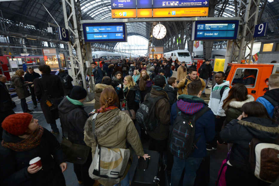 Für viele Pendler mittlerweile Alltag, trotz allem immer wieder Frust-Faktor: Verspätete oder ausgefallene Züge.