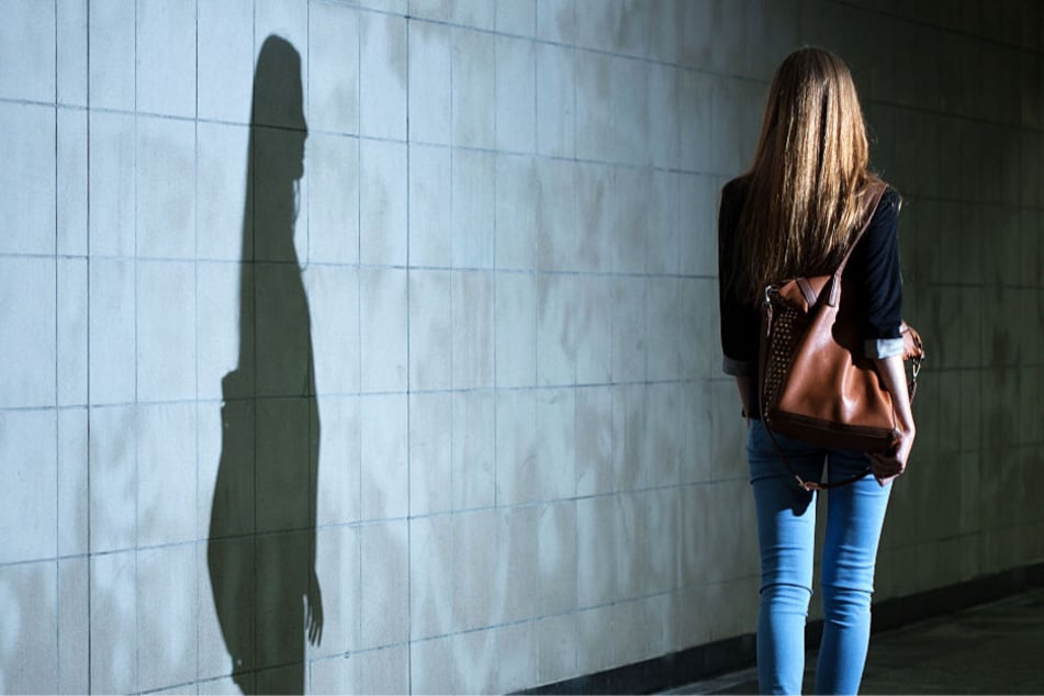 Die junge Frau war auf dem Heimweg von einem Discobesuch, als sie überfallen wurde (Symbolbild).