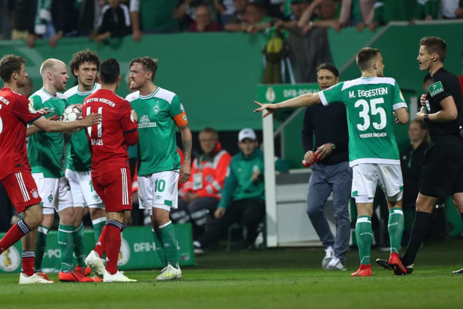 Ein umstrittener Foulelfmeter entschied den DFB Pokal-Krimi zwischen Werder Bremen und dem FC Bayern München.