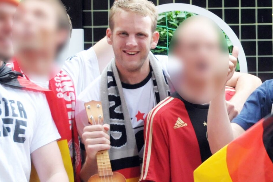 Johannes J. (Spitzname "Jizzo John") mit der Party-Band "Uwu Lena".