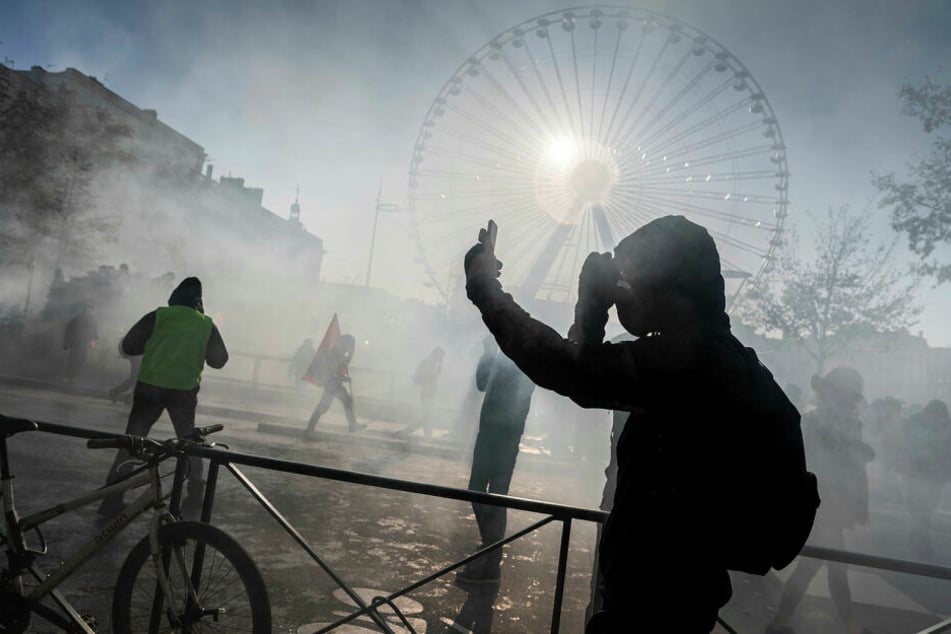 In Frankreich wird derzeit wegen der geplanten Rentenform gestreikt.
