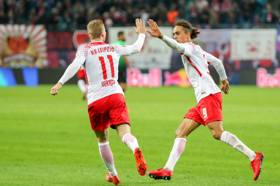 Timo Werner (li.) und Yussuf Poulsen erzielten die beiden Treffer beim 2:1 gegen Hannover 96.