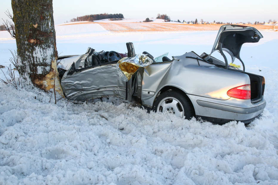 Der Wind hatte Schnee auf die Fahrbahn geweht. Das war wohl der Grund für das tragische Unglück gewesen.